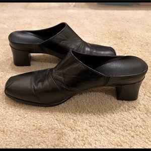 EUC Munro Women’s 2-inch-heel Mule - Black 9M